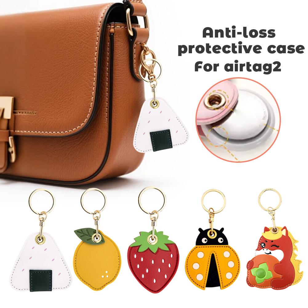 Strawberry Huller - เคสหนังลายการ์ตูนสตรอว์เบอร์รีเลมอนสำหรับ AirTag 2 พร้อมพวงกุญแจ น่ารัก ป้องกันได้
